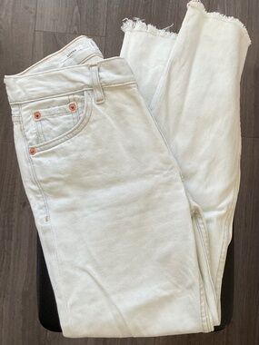 Organic cotton, creamy, straight leg MNG SAYANA Jean, size 36/4